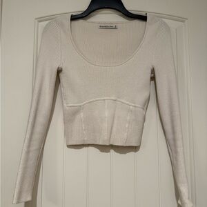 Long sleeve scoop neck knit top